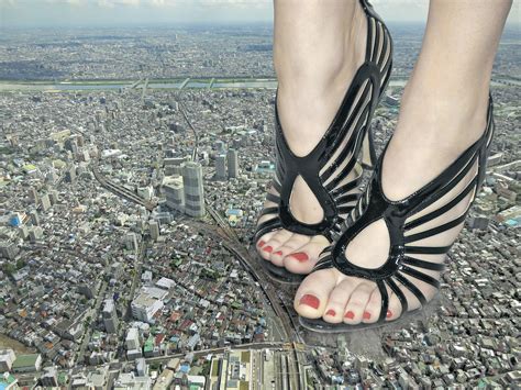 feet giantess